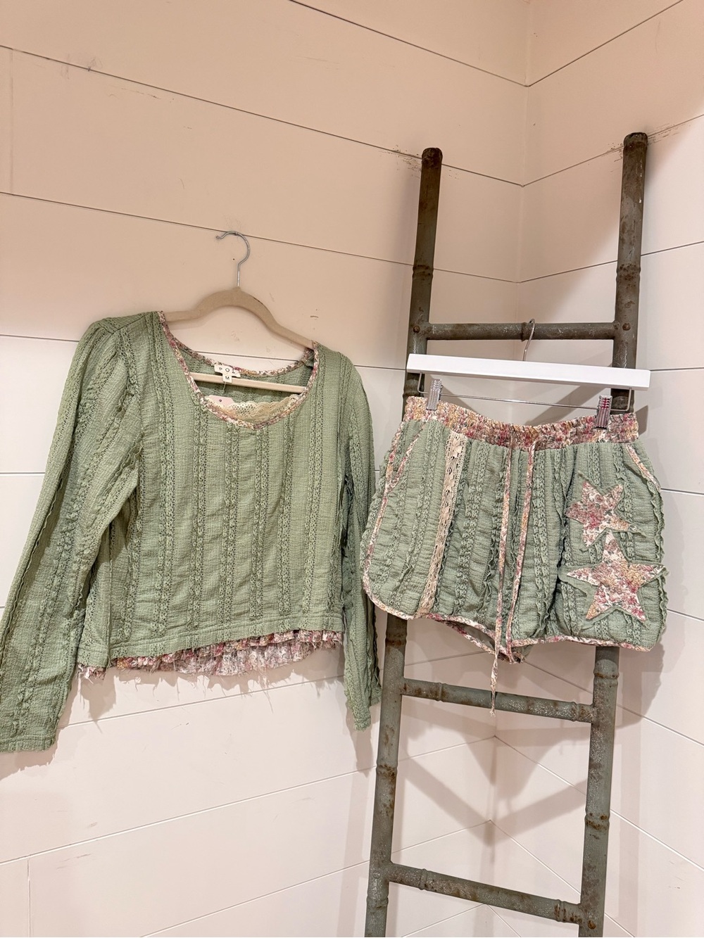 NEW POL Short SET: “The Greta” floral star patch lace shorts and matching top - Picture 1 of 3
